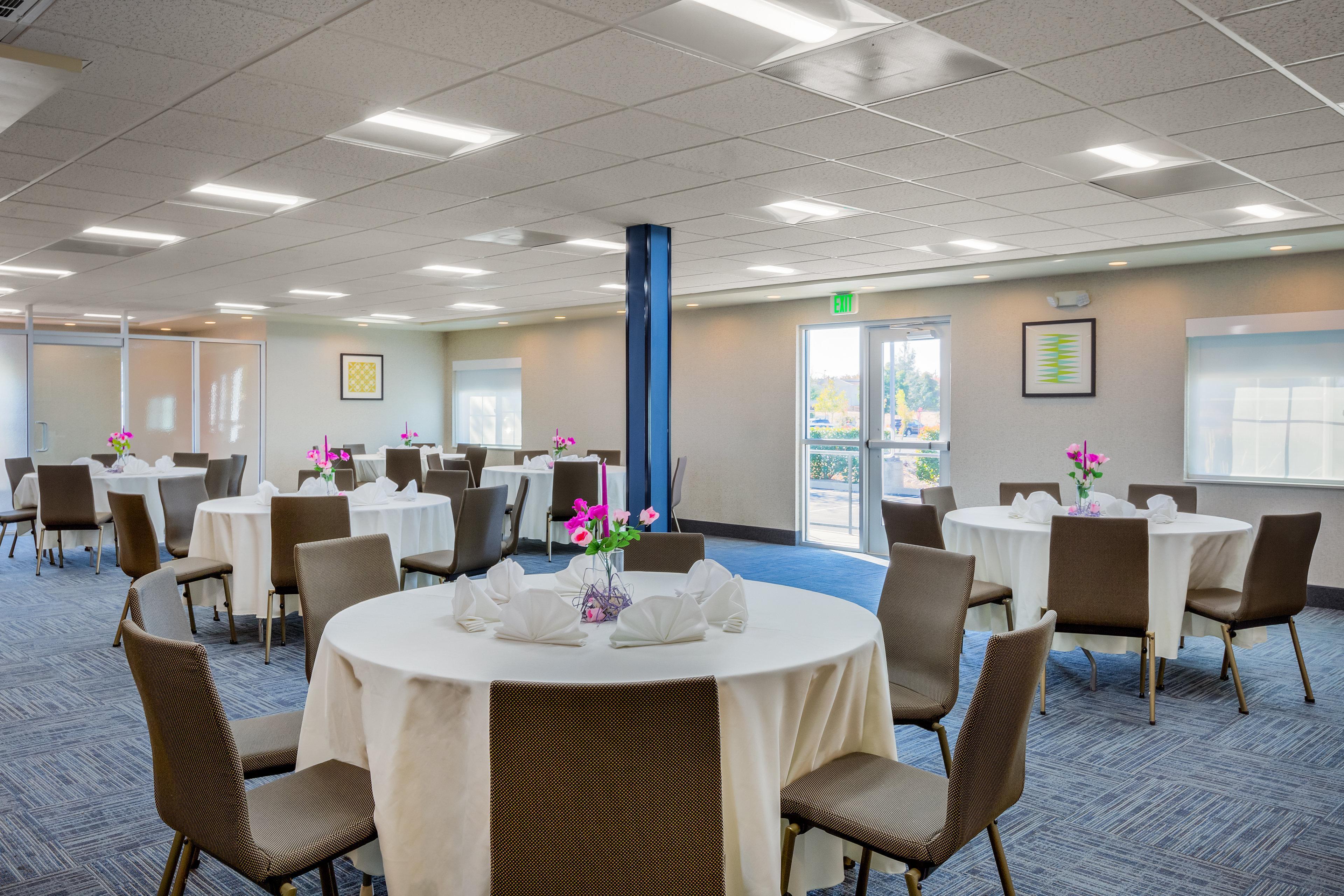 Holiday Inn Express Hotel & Suites Oroville Southwest, An Ihg Hotel Exterior photo